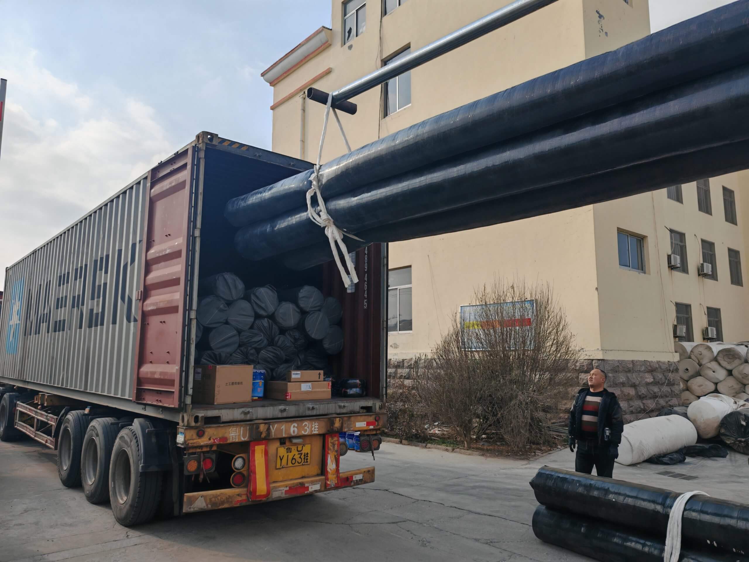 HDPE Geomembrane Loading